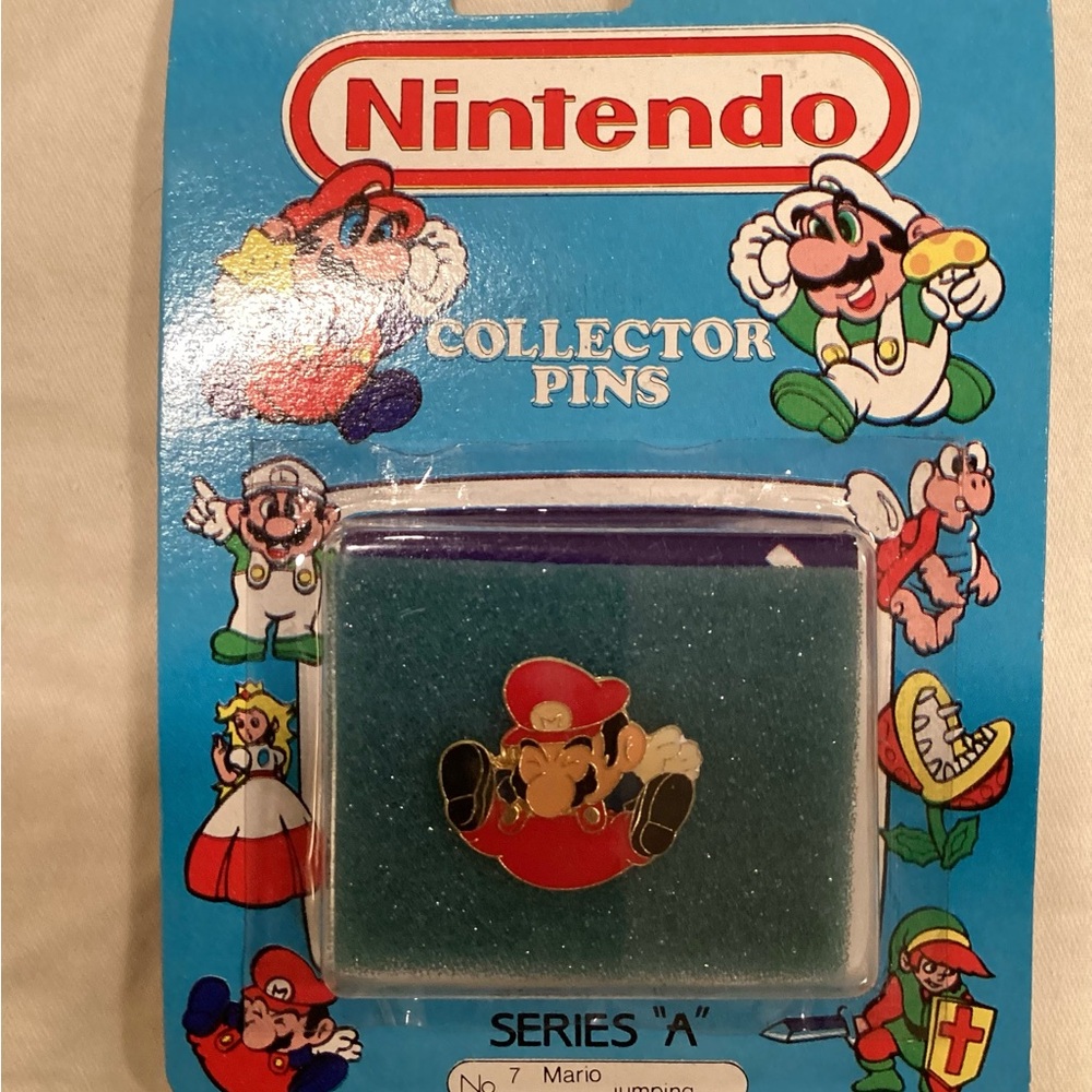 Nintendo Collector Pins Series "A" Super Mario Bros. Mario No. 7 NES Era NEW!